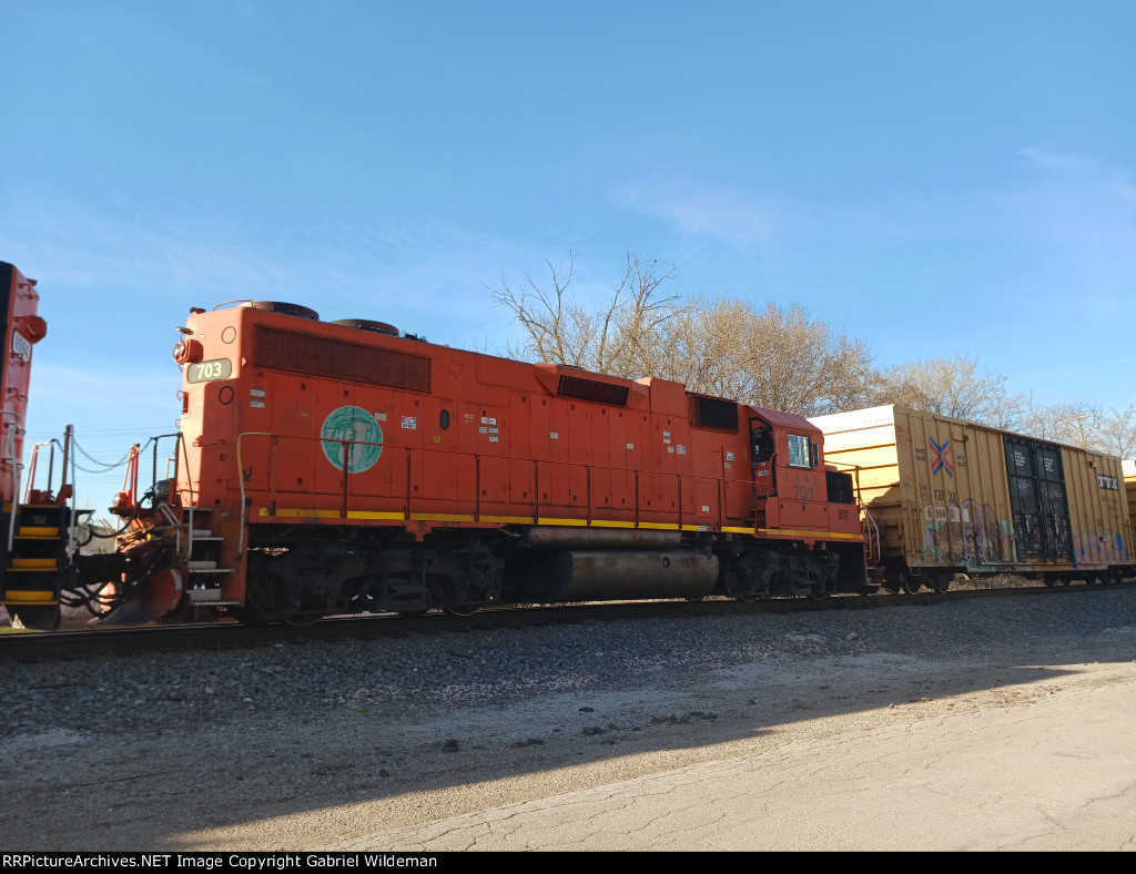 EJE 703 Returning to Neenah Yard